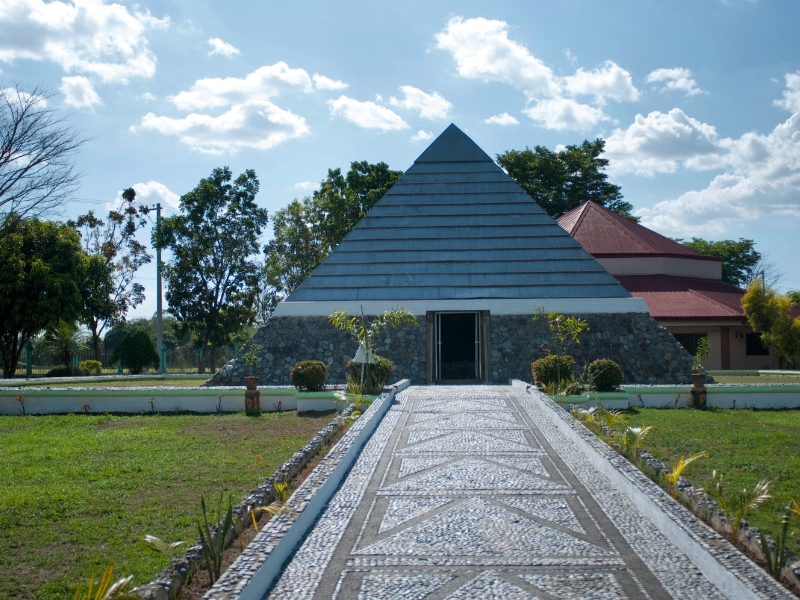 Natalya Bronzova with Alex Orbito at the Pyramid of Asia, Urdaneta, Pagansinan, Philippines