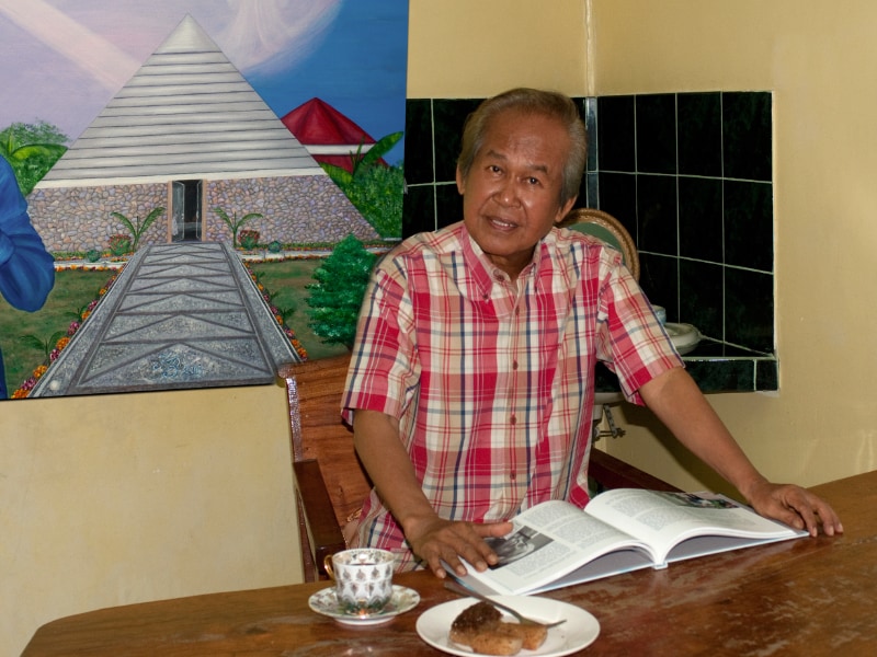 Natalya Bronzova with Alex Orbito at the Pyramid of Asia, Urdaneta, Pagansinan, Philippines