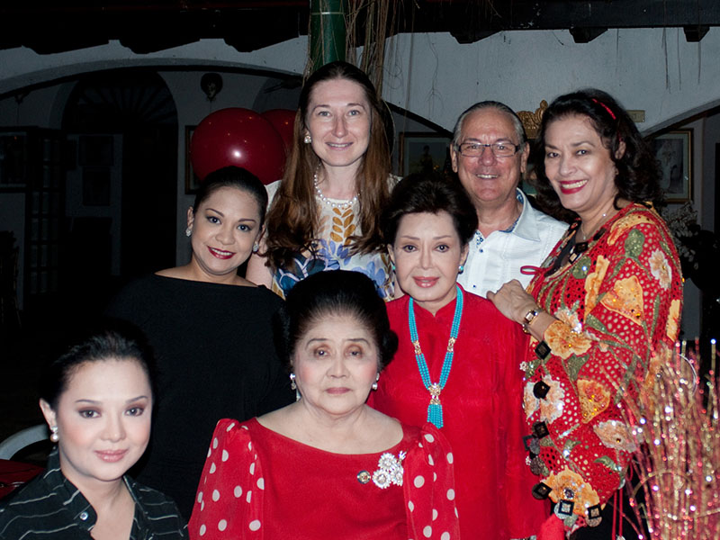Souvenir pictures with Imelda R. Marcos