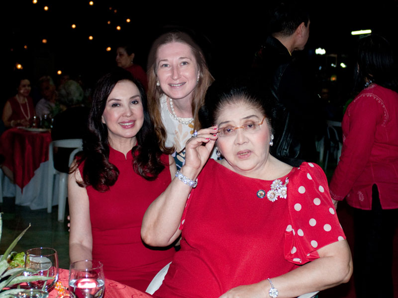Souvenir pictures with Imelda R. Marcos