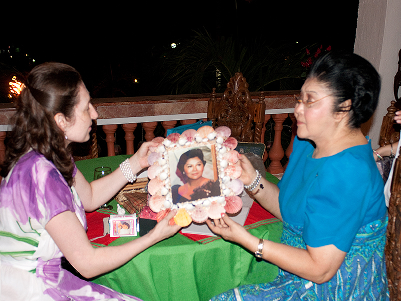 Souvenir pictures with Imelda R. Marcos