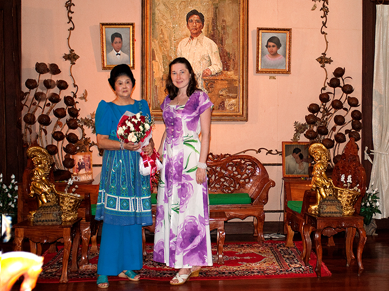 Souvenir pictures with Imelda R. Marcos