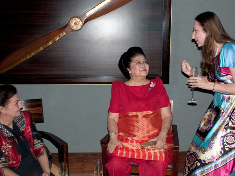 Souvenir pictures with Imelda R. Marcos