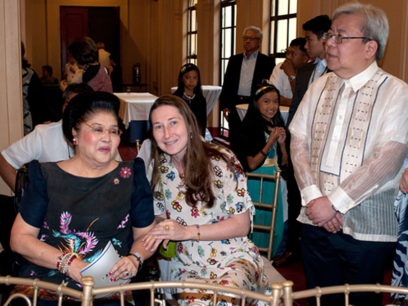 Souvenir pictures with Imelda R. Marcos