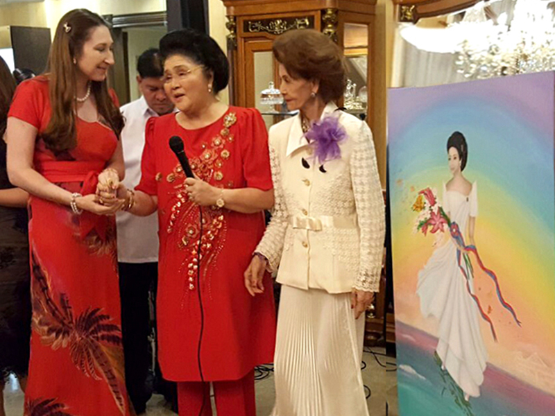 Souvenir pictures with Imelda R. Marcos
