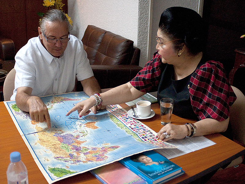 Souvenir pictures with Imelda R. Marcos