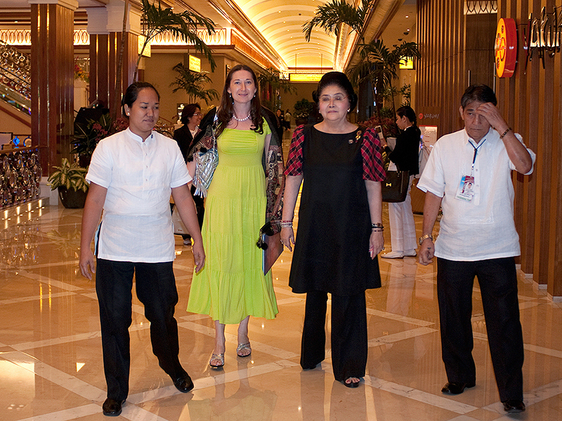 Souvenir pictures with Imelda R. Marcos