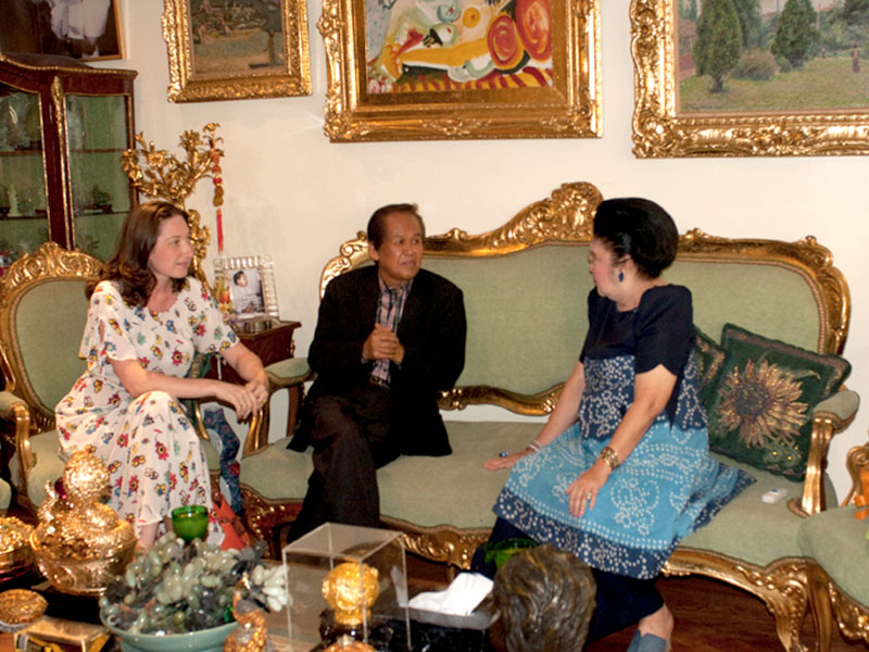 Souvenir pictures with Imelda R. Marcos