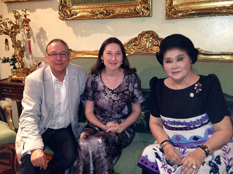 Souvenir pictures with Imelda R. Marcos