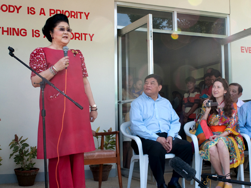 Souvenir pictures with Imelda R. Marcos
