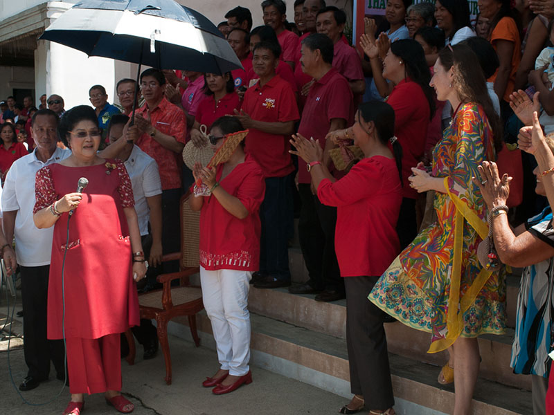 Souvenir pictures with Imelda R. Marcos