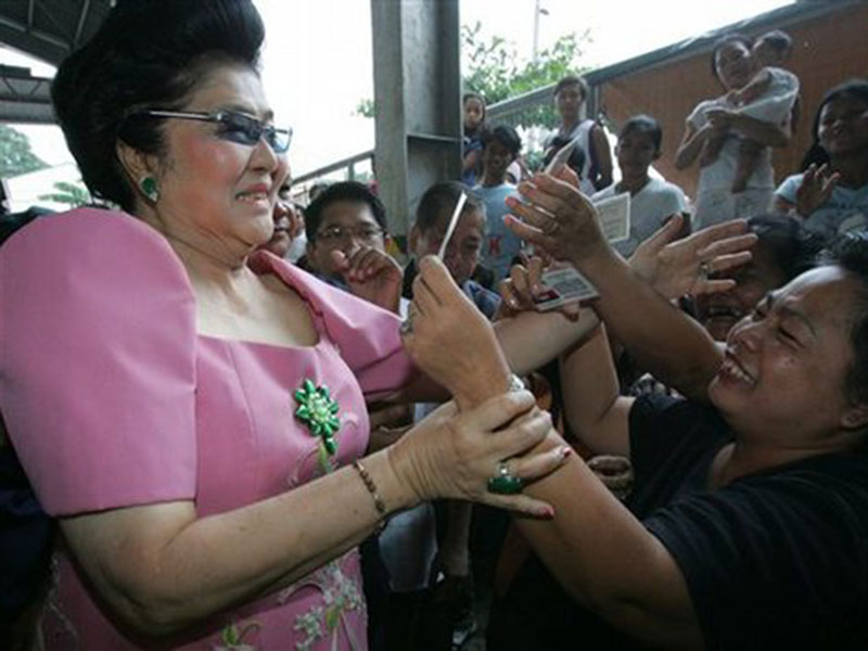 Souvenir pictures with Imelda R. Marcos