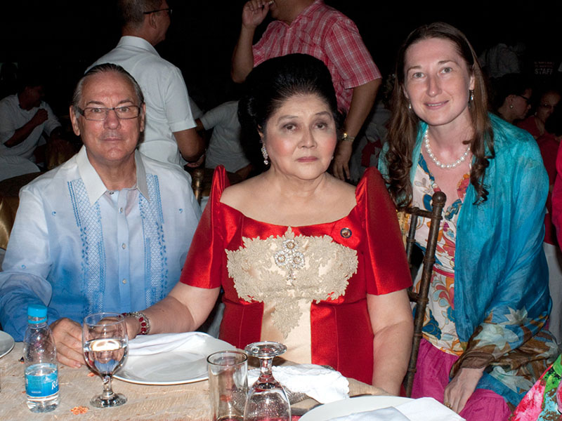 Souvenir pictures with Imelda R. Marcos