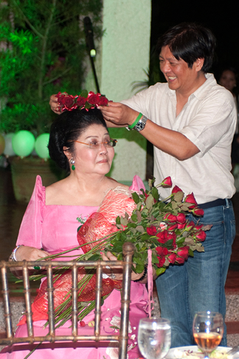 Souvenir pictures with Imelda R. Marcos