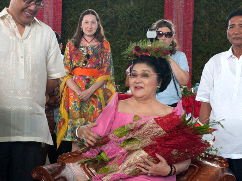 Souvenir pictures with Imelda R. Marcos