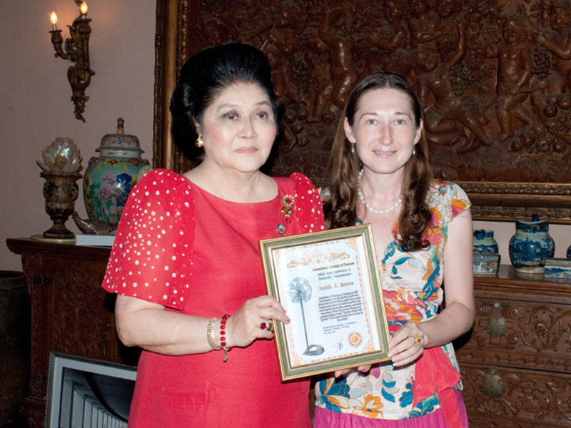 Souvenir pictures with Imelda R. Marcos