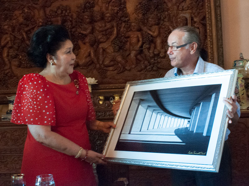 Souvenir pictures with Imelda R. Marcos