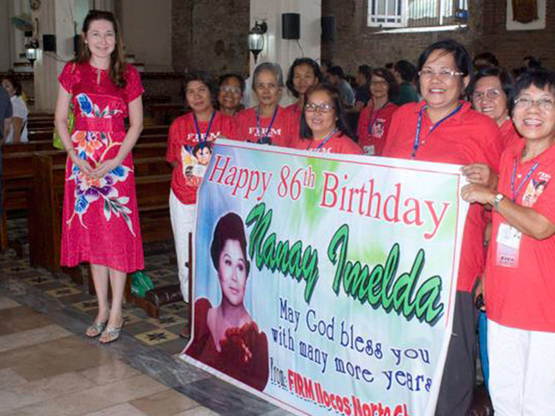 Souvenir pictures with Imelda R. Marcos