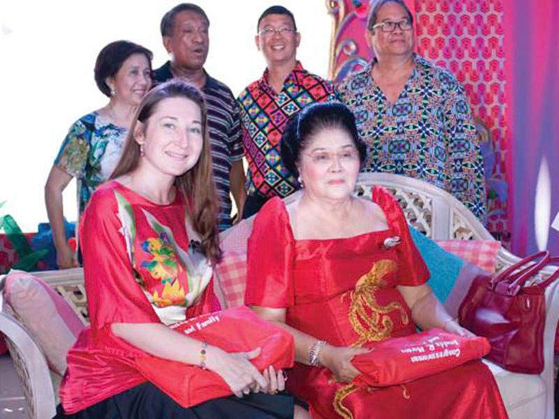Souvenir pictures with Imelda R. Marcos