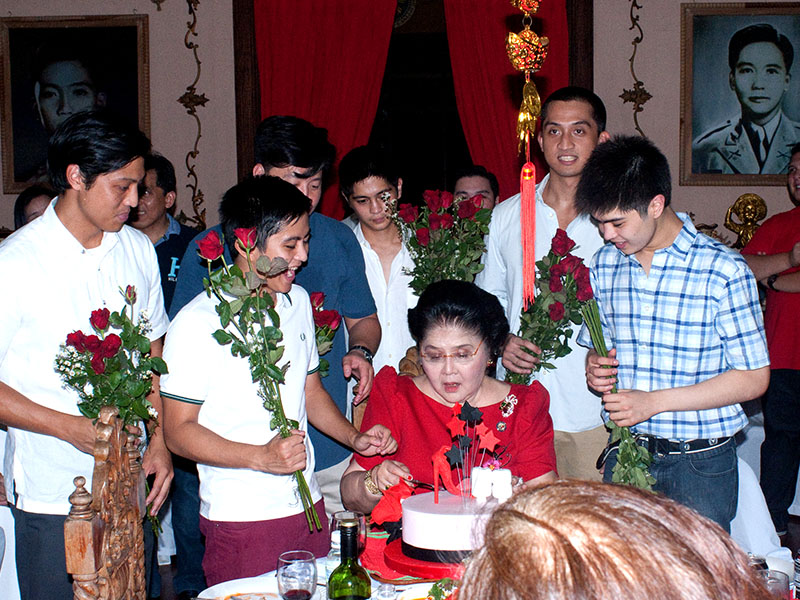 Souvenir pictures with Imelda R. Marcos