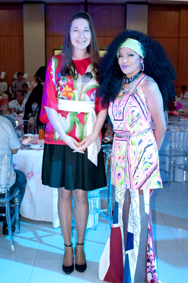 Souvenir pictures with Imelda R. Marcos