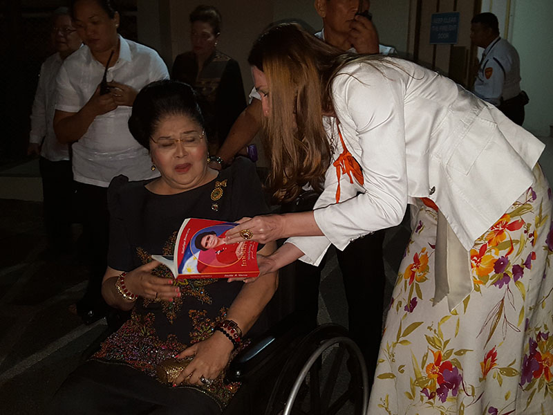 Souvenir pictures with Imelda R. Marcos