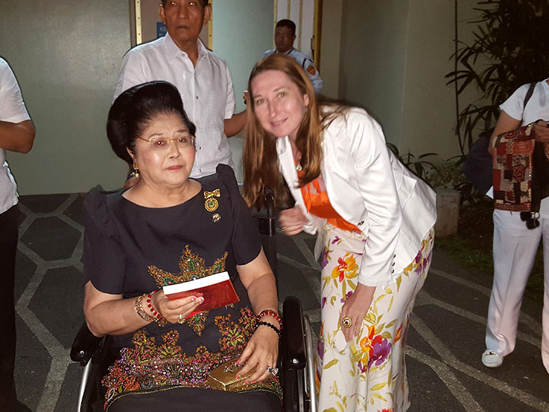Souvenir pictures with Imelda R. Marcos