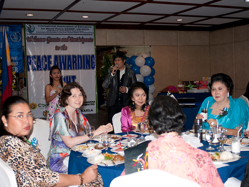 Souvenir pictures with Imelda R. Marcos