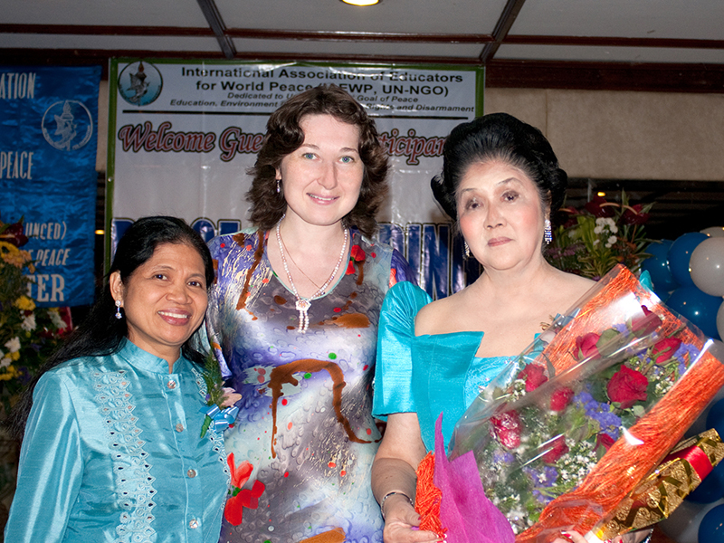 Souvenir pictures with Imelda R. Marcos
