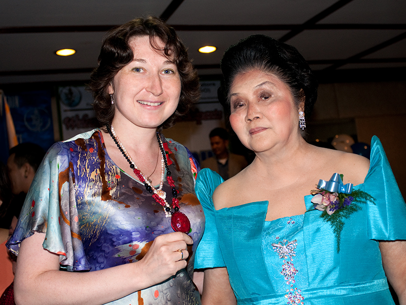 Souvenir pictures with Imelda R. Marcos