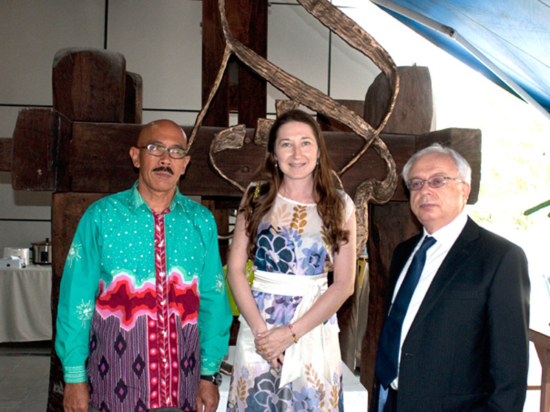 DG of National Gallery Haned Masjak and Russian Ambassador