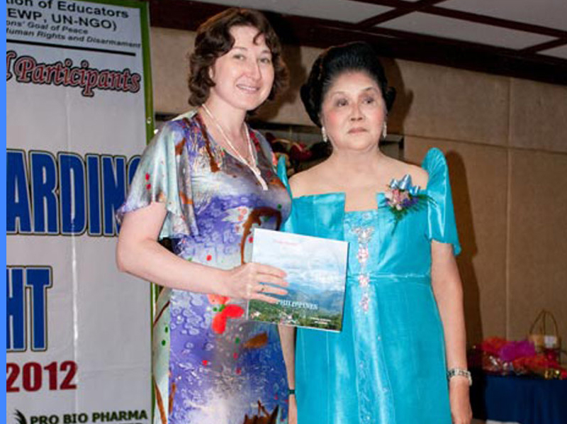 Natalya Bronzova presents her book: The Philippines, a country of kindness and gratitude to Congresswoman of Philippines Imelda Marcos