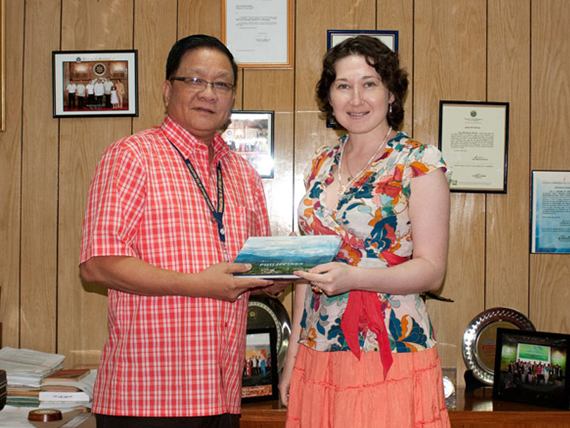 N. Bronzova presents her book: The Philippines, a country of kindness and gratitude to the Director of the Philippines National Library A. Santos