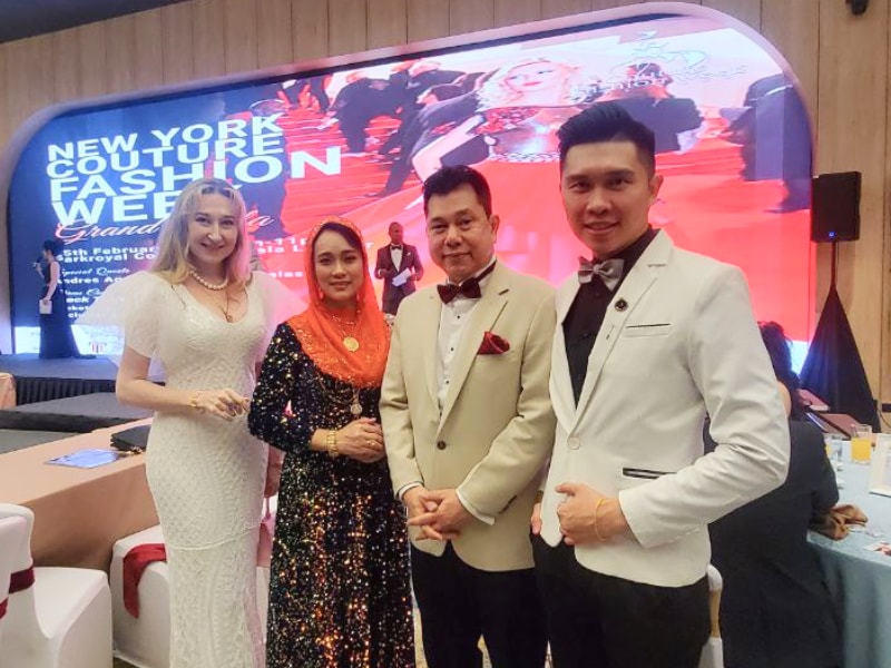 Natalya at New York FW in KL, with YM Tengku Hissamuddin, his spouse and Kelvin Hew