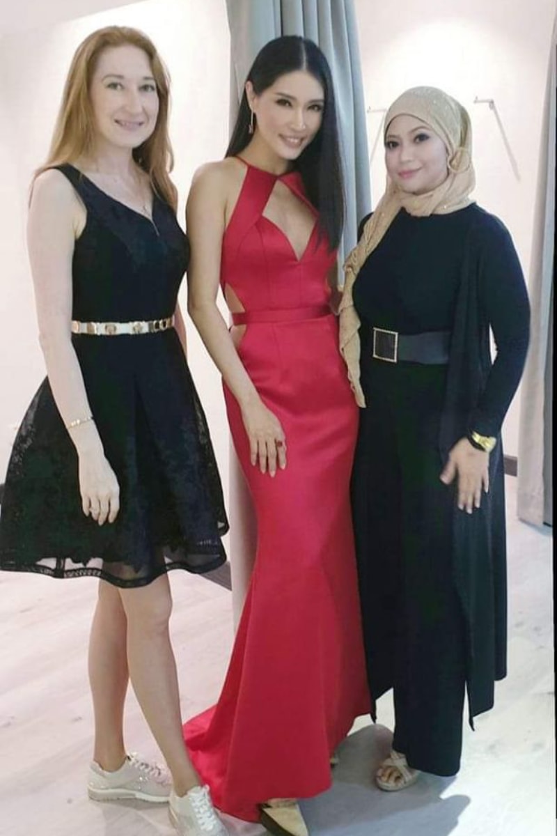 >Natalya with model Amber Chia