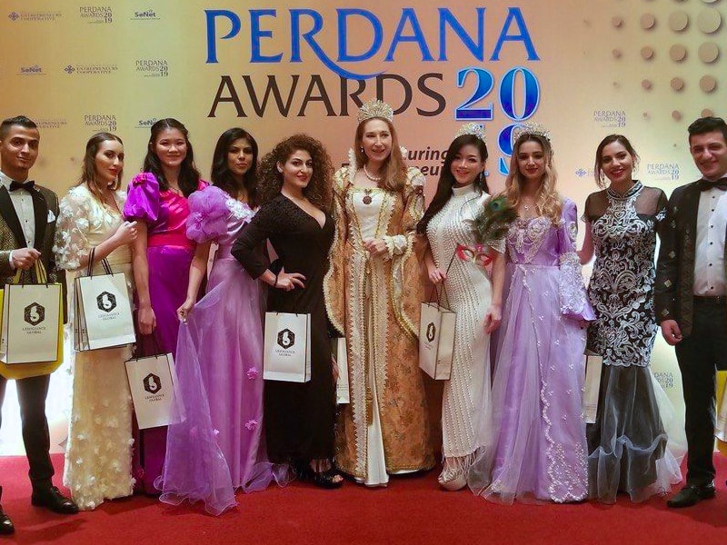 Natalya shows her Royal dress collection at Perdana Award 2019