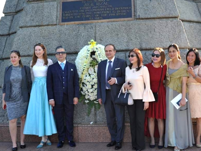 Natalya as Sino's Vice President commemorate at Rizal monument during Sino Peace Prize 2019