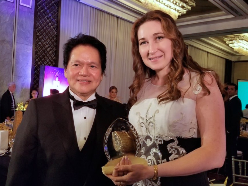 Natalya reciving Faaabvlous Award from Rupert Jacinto, 2017